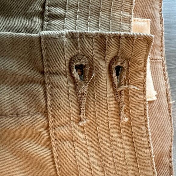 Diesel tan khaki Bermuda shorts with button detail. Size 28 - Picture 4 of 17